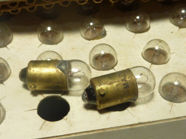 2 AMPOULES  vintage mazda  6V 0.25A tube 8.5 mm BA9S témoin