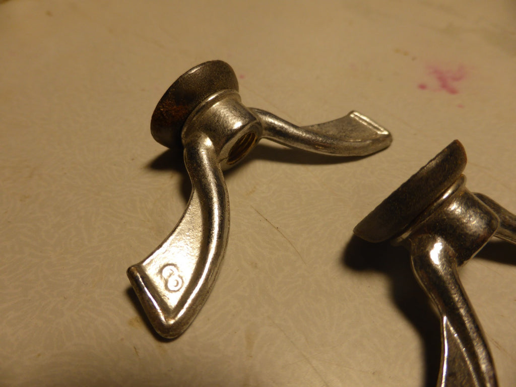 anciens écrous vintage papillons d'axe de vélo  8 mm
