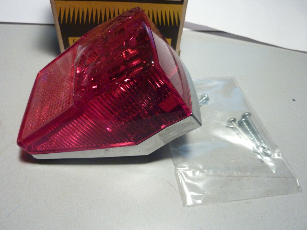 NOS seima 2063 FEU ARRIERE soubitez CYCLOMOTEUR PEUGEOT 104 NM.SCOPER V50