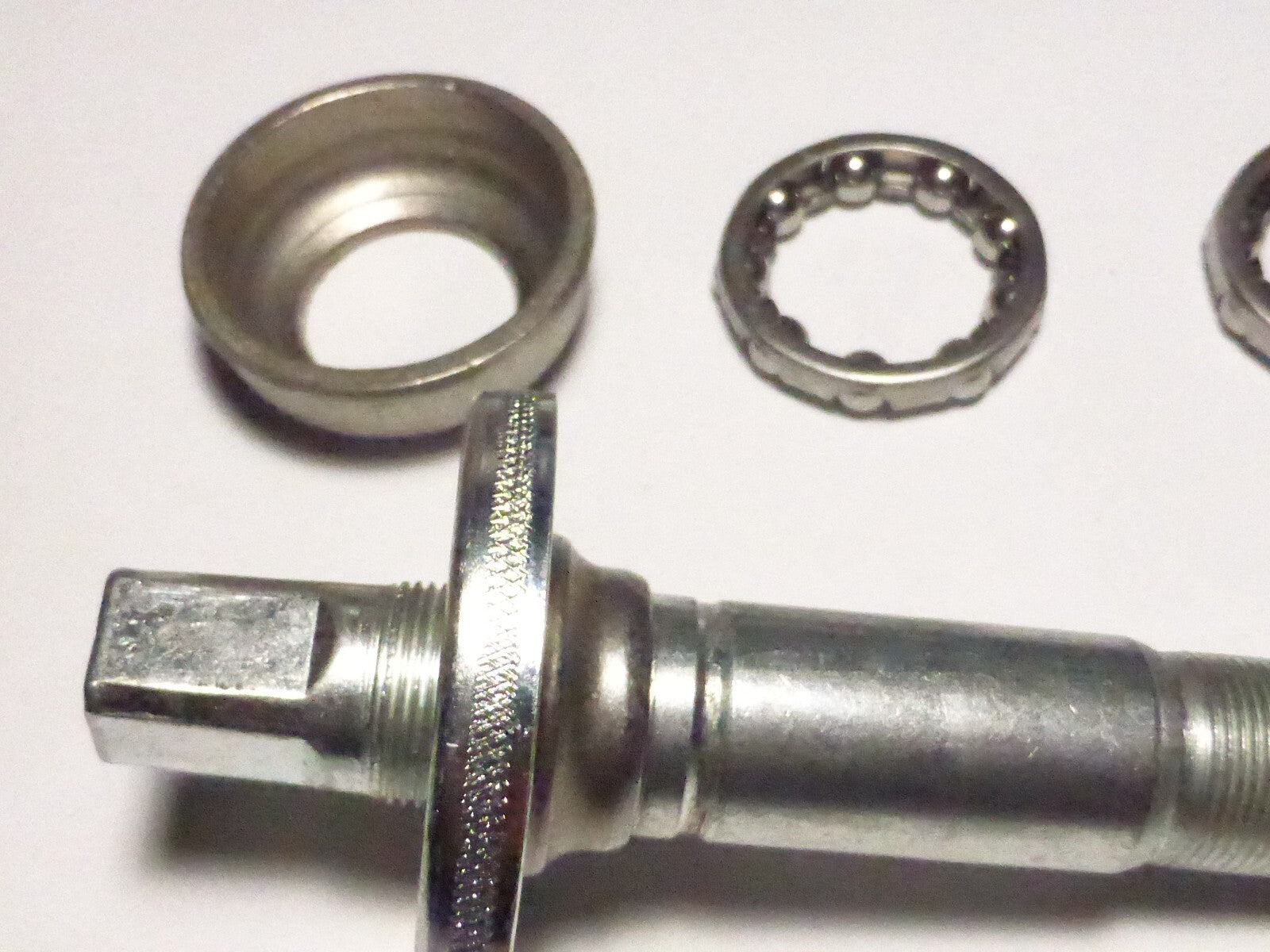 NOS Thun square bottom bracket  retro bike boitier de pédalier vintage ancien