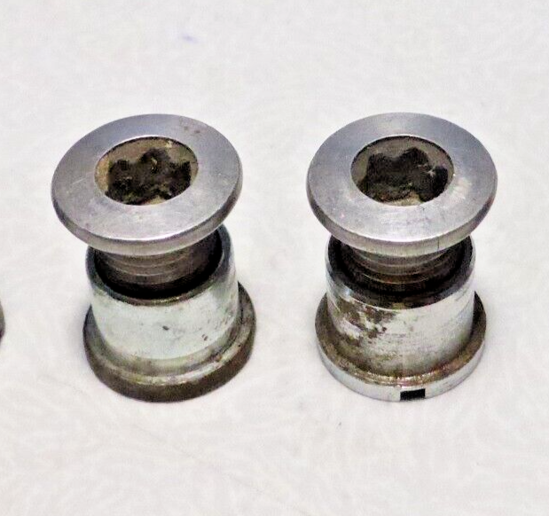 lot de 2 Vis  vélo pédalier    motobecane peugeot vintage