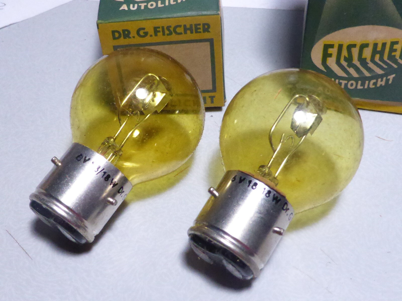 LOT DE 2 AMPOULES DE PHARES 6V FISCHER motos AUTOS ANCIENNES 6V 18/18 W BA 21 d