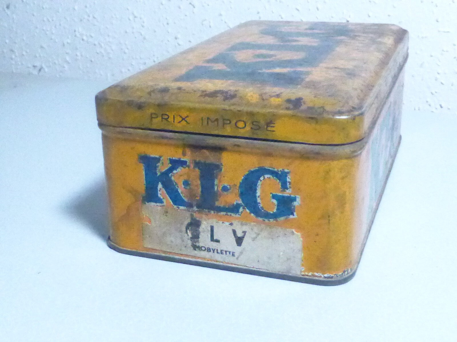ANCIENNE BOITE TOLE PUBLICITAIRE KLG BOUGIES Mobylettes  AUTO GARAGE HUILE
