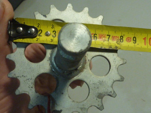 NOS axe PEDALIER ANCIEN 20 Zähne  Tretachse 20 DENTS moped altes Puch ? CIAO ?