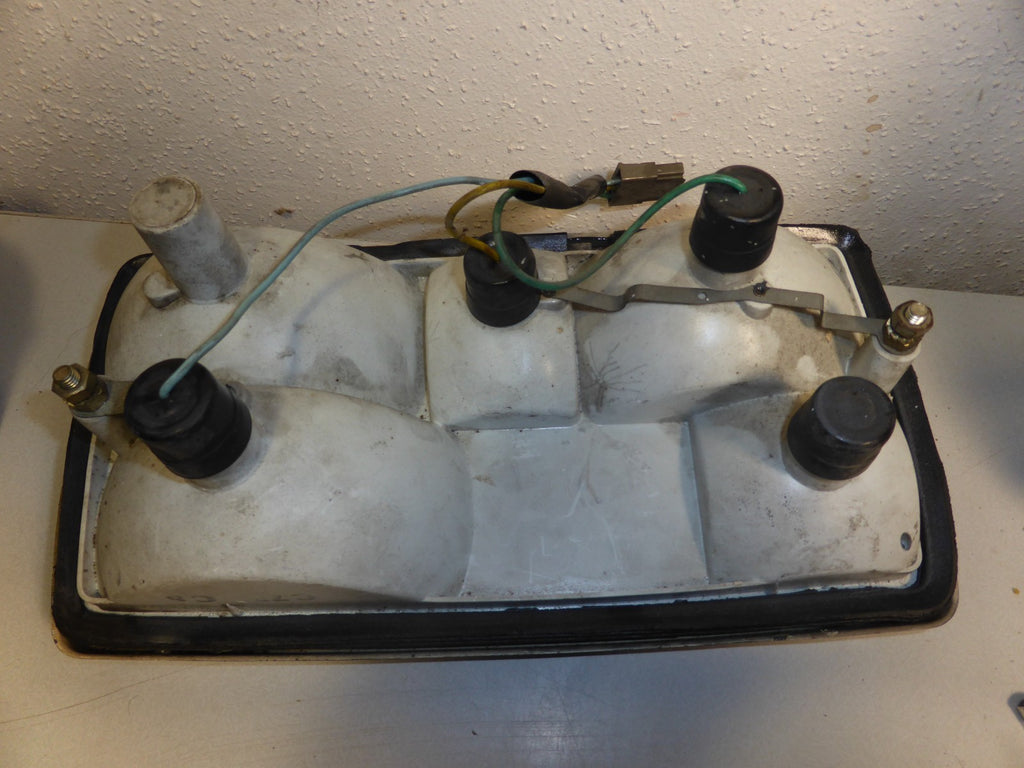 feu arrière gauche Seima 647 peugeot 304