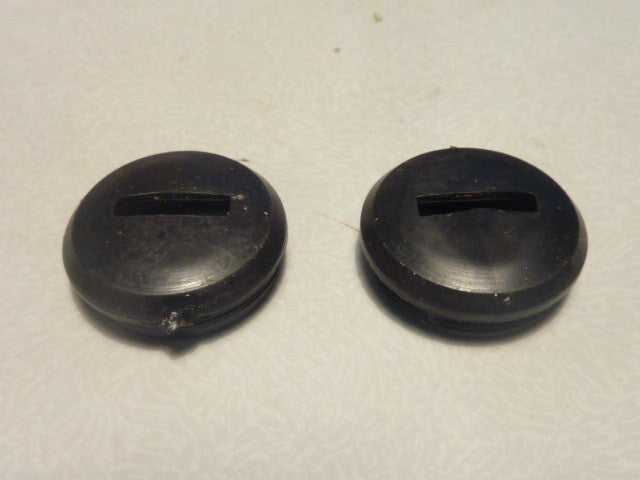 NOS 2  Bicycle Crankset  Dust Caps  Road Bike Parts cache poussière pédalier