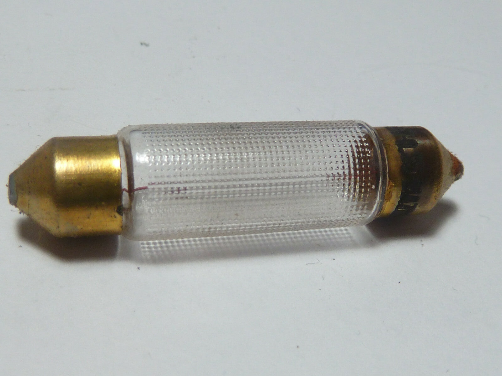 1 ampoule Navette Mazda 816 12V 7W 10X42 pour plafonnier ou veilleuse