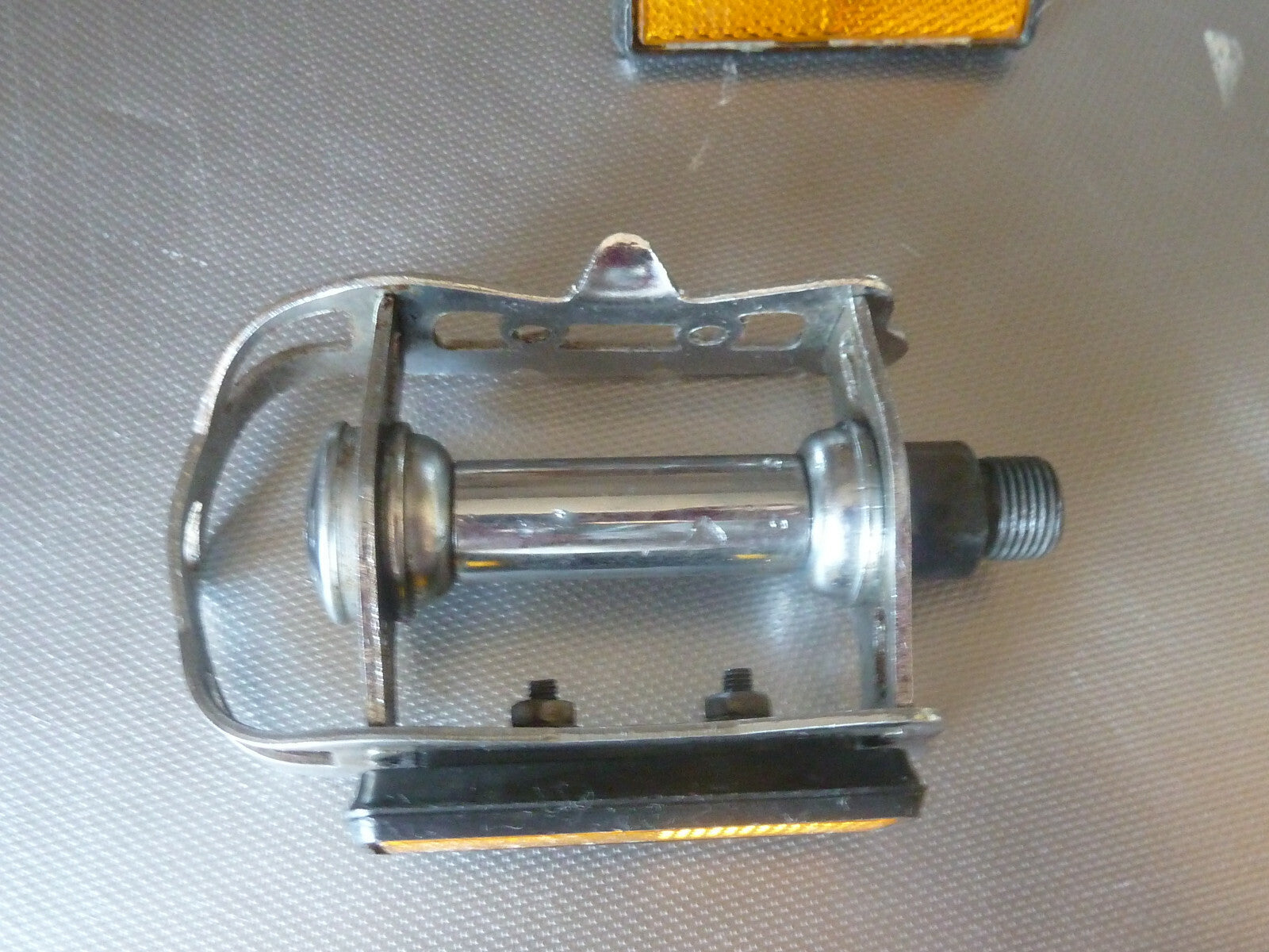 1 ancienne pedale  14/125 velo vintage Victor VP_338L cyclo coté gauche left
