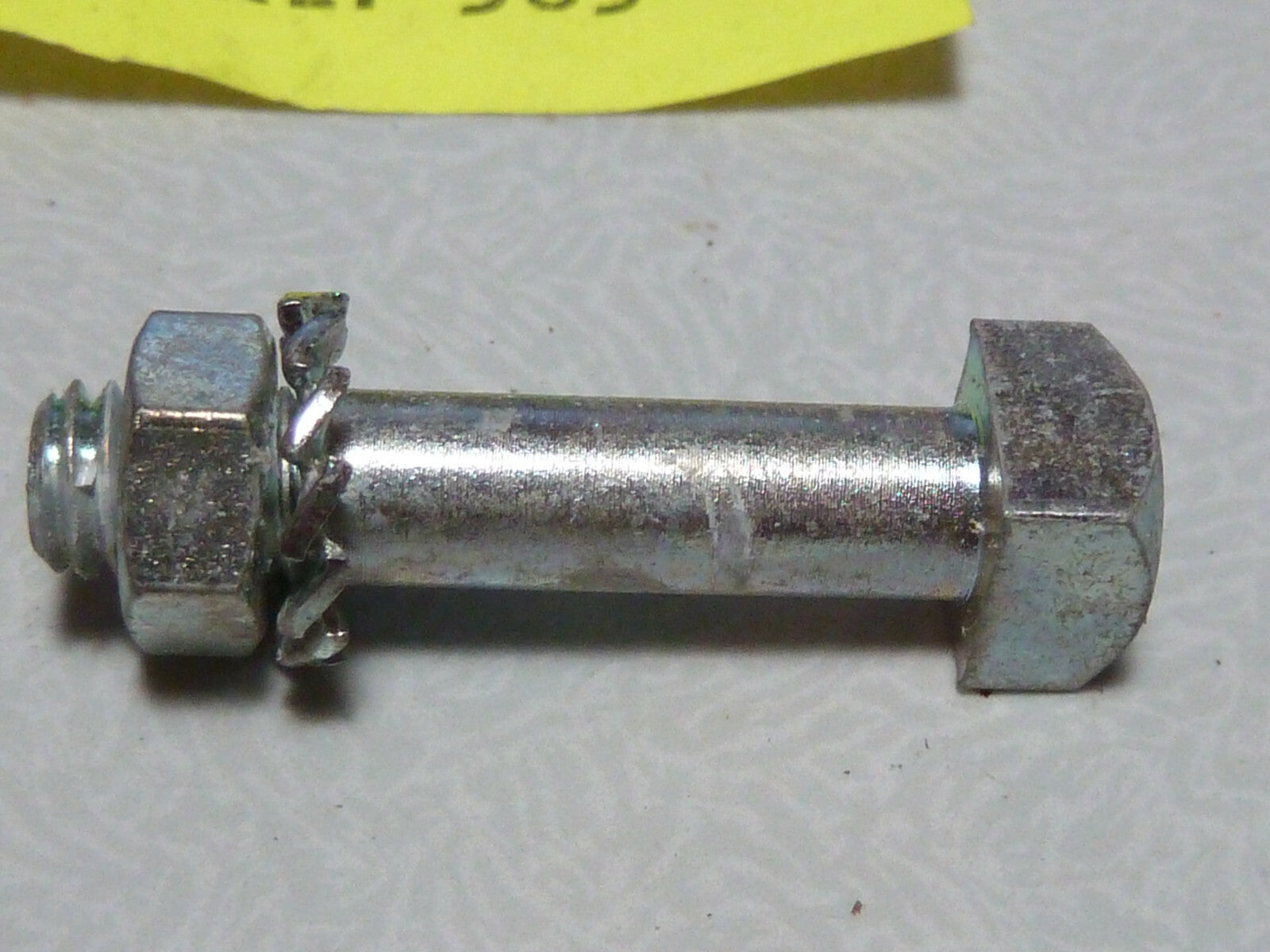 3 boulons  ecrou fixation couronne carré 6x27 mm Peugeot  motobecane motoconfort