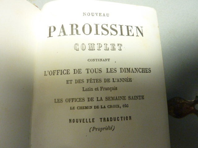 Rare Beau Petit Parroissien Complet 1855 velours et metal office du dimanche