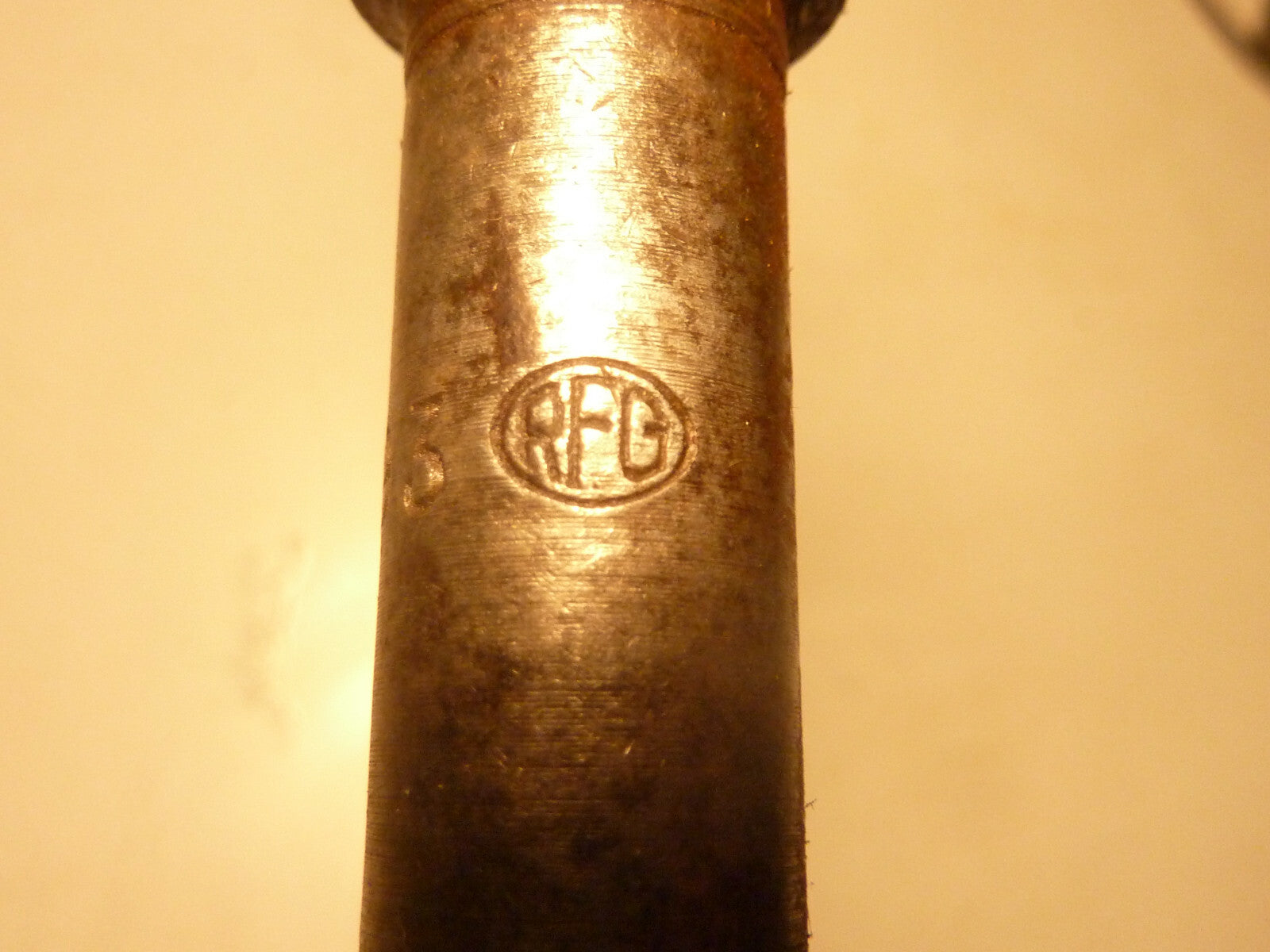 Axe RFG pédalier longueur 193 mm diamètre 16 mm 2 gorges pour circlip clavettes