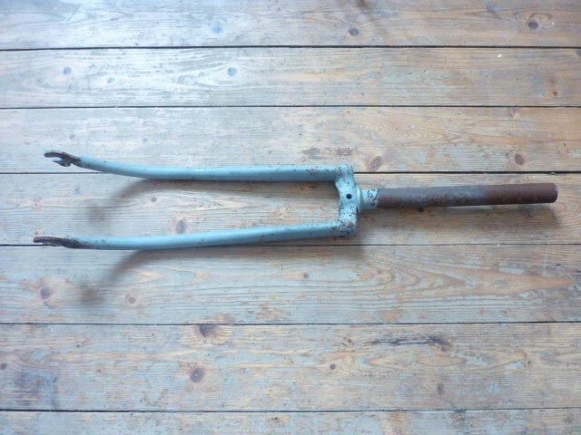 ✨ NOS Fourche vélo vintage acier  roue 600 – pivot fileté 25x100 entraxe 100 ✨
