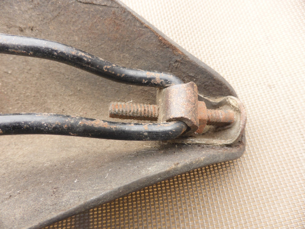 ancienne  selle de vélo en cuir - Marque Motobecane - vintage old bike