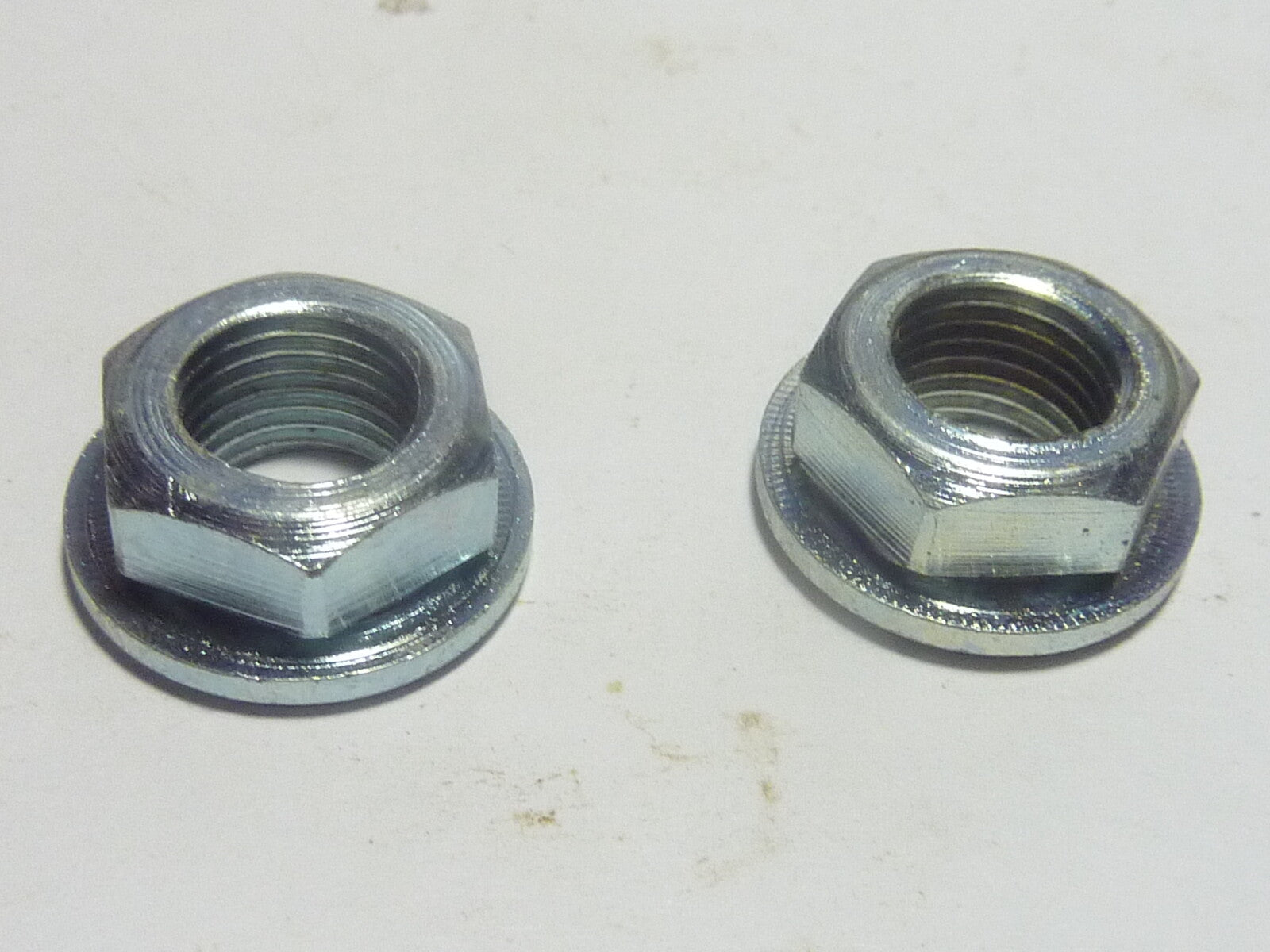 ✨ NOS – Écrou à Embase / Boulon pour Axe de Roue – velo Vintage 9.5x1 french ✨