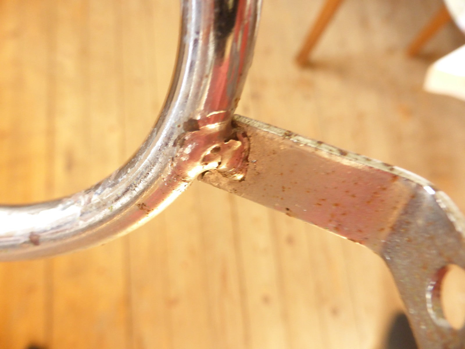 ✨NOS porte bagage arrière  a clapet acier velo Peugeot gitane roue 700 vintage ✨