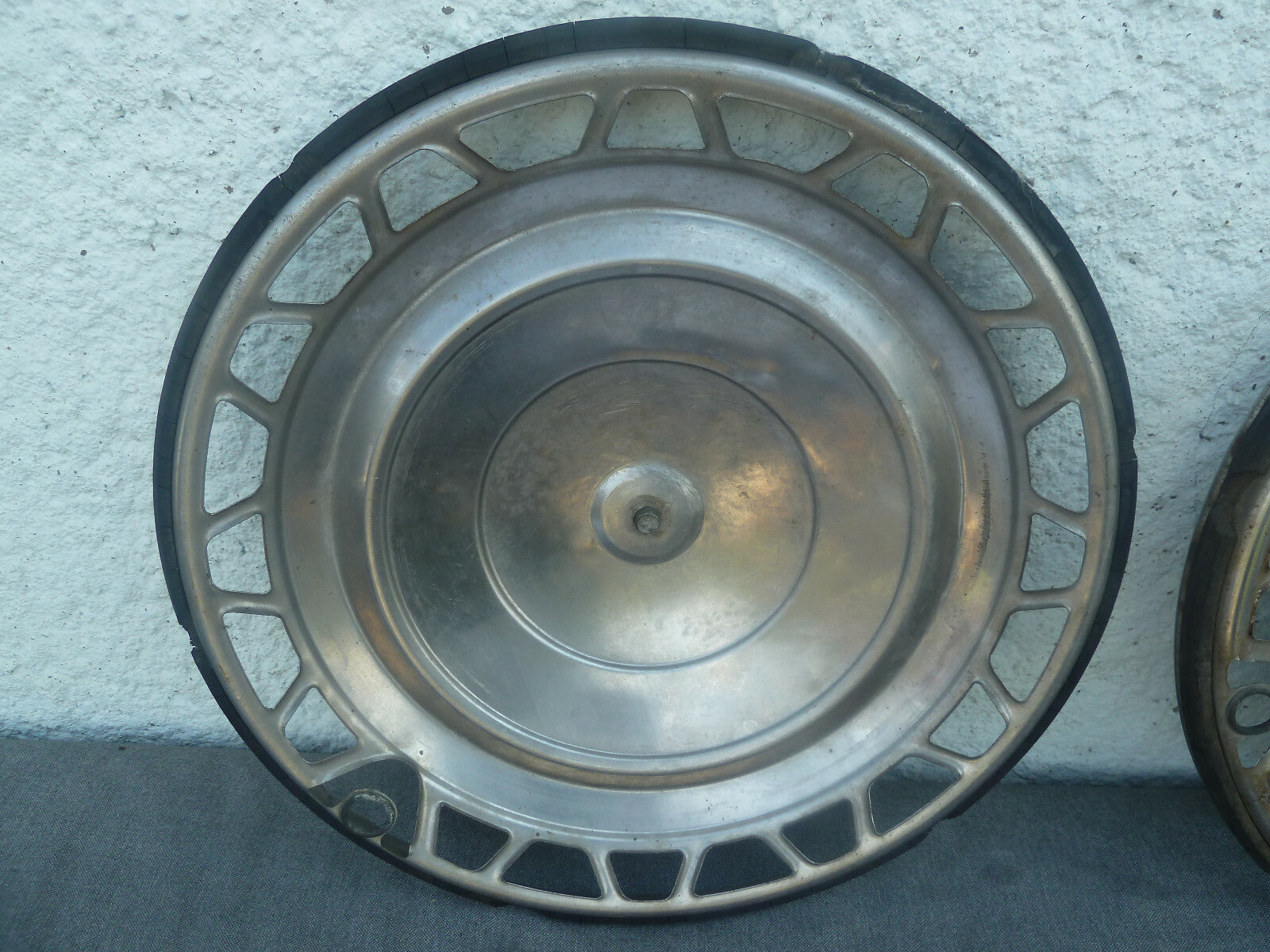 1 anciens vintage ENJOLIVEUR DE ROUE chromé 378 mm