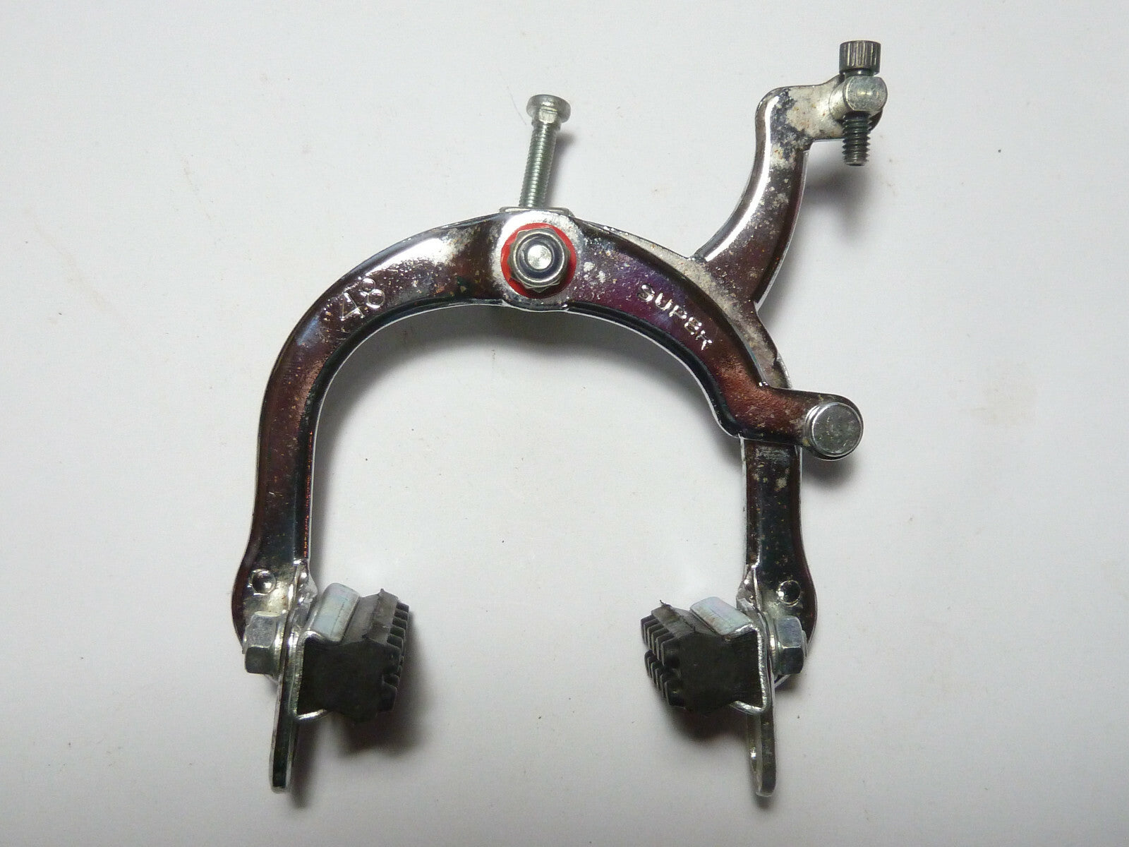 ✨ Ancien Étrier de Frein Arrière – SUPER 48 – NEUF NOS – Ancien Stock ✨
