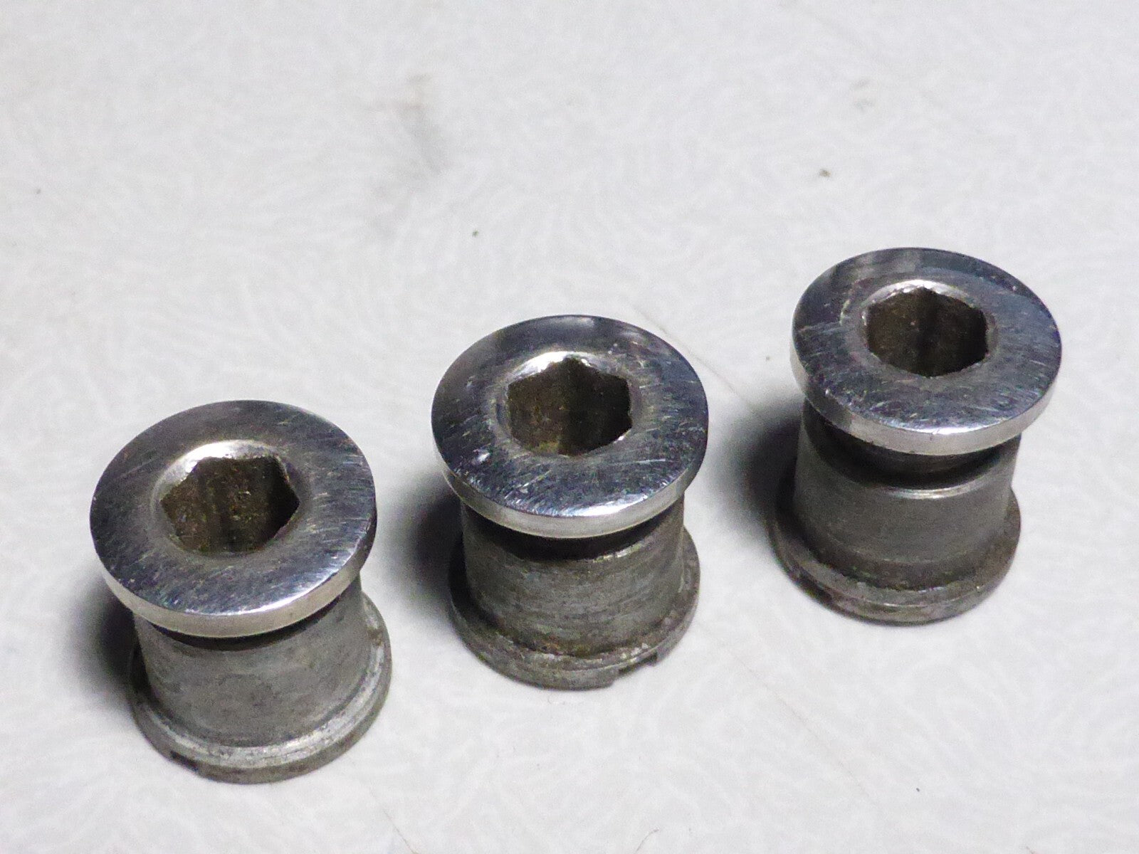 lot de 3 Vis  vélo pédalier chromé  motobecane peugeot vintage