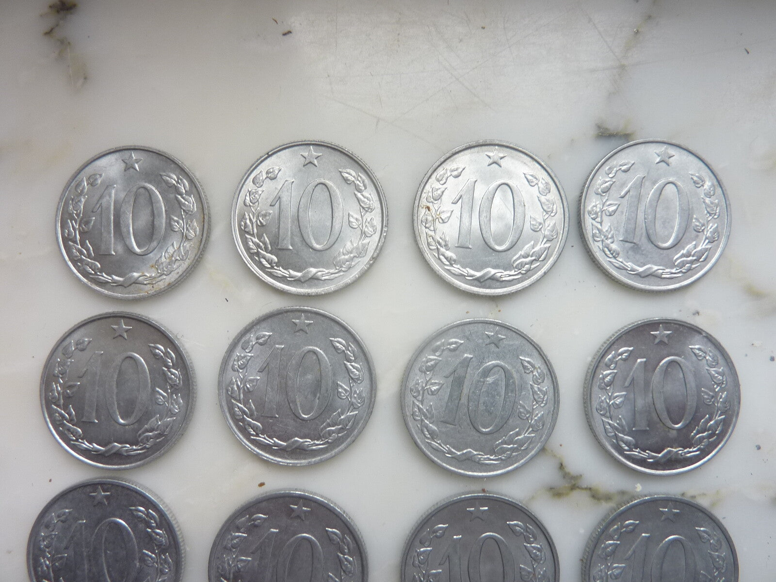 lot de 16 pièces de TCHECOSLOVAQUIE  10 haleru 1967