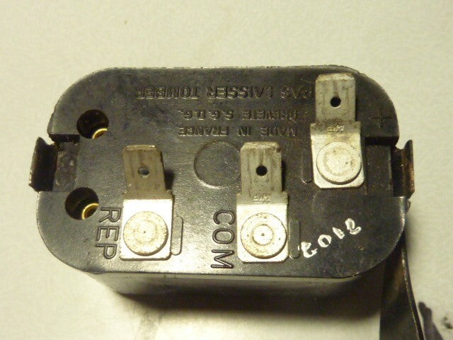 RELAIS CARTIER  12 VOLTS 12V.2L 40/45W ancien stock vintage 7102
