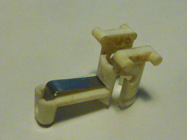 3 ancien patte support  porte ampoule  renault peugeot simca citroen ???