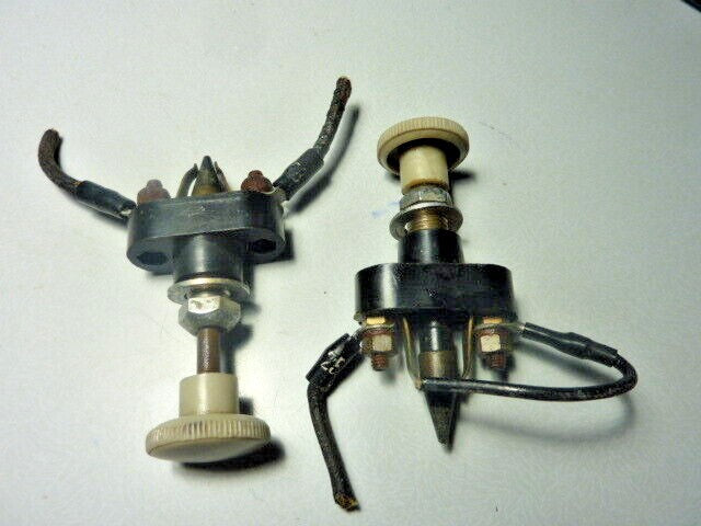 2 anciens boutons poussoir  VW  tacot voiture ancienne ??? a vérifiée