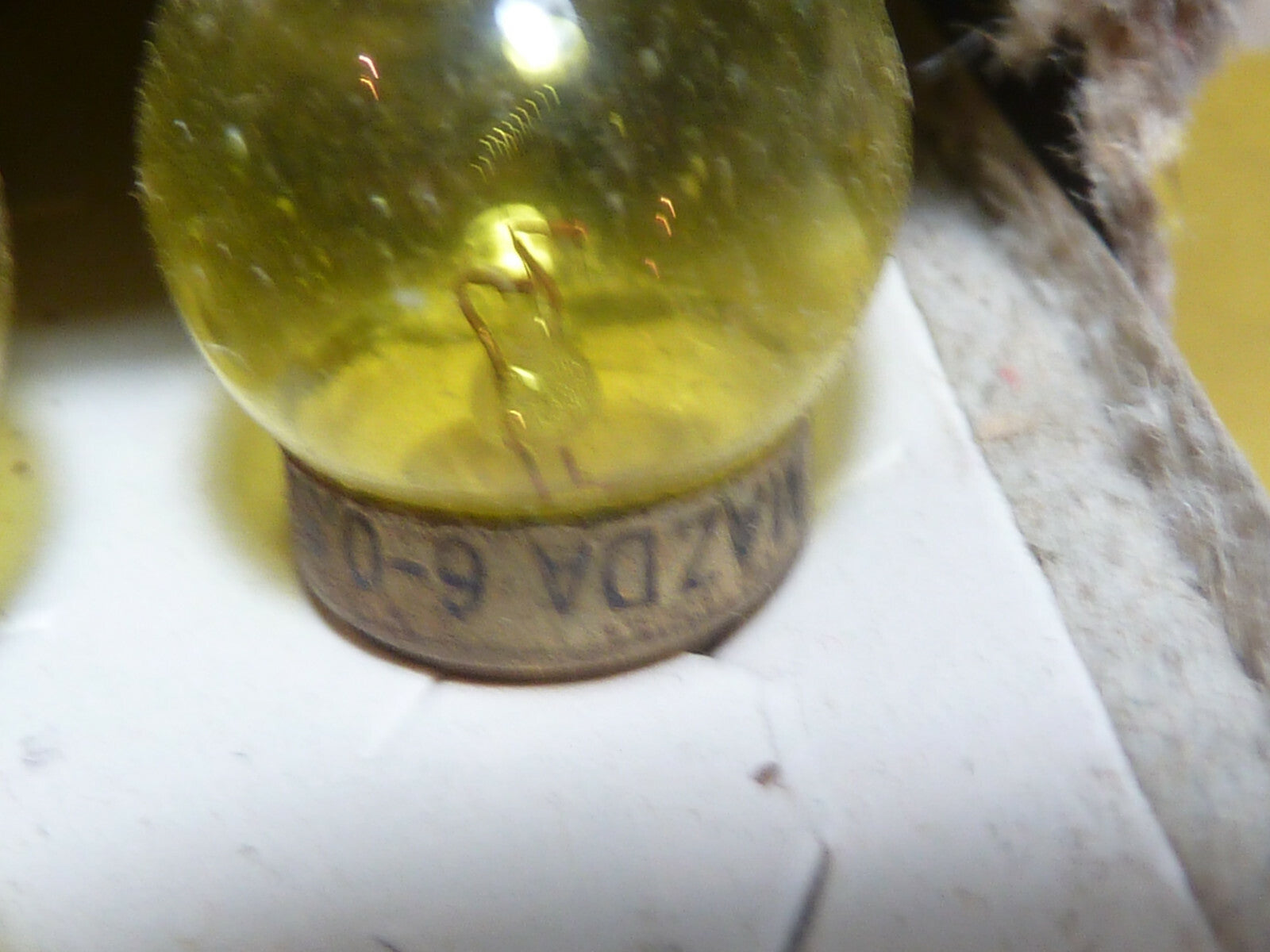 1 AMPOULE jaune vintage mazda  A VIS 6V 0.5 A sph 15 E10 3W