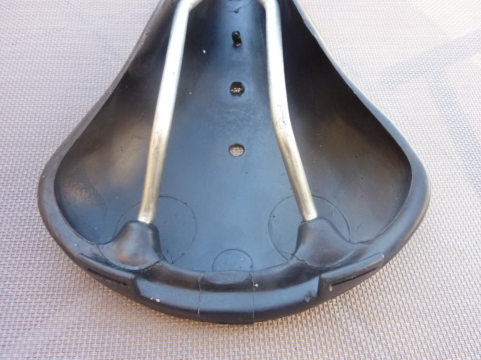 ancienne  SELLE VELO grand prix - VINTAGE -  Saddle Made in France course fixie