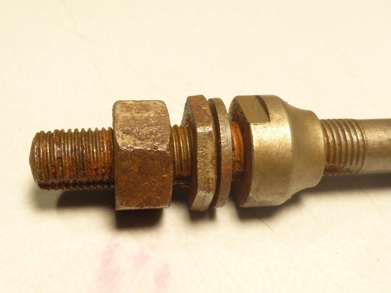 ancien axe velo cyclo  9.5x1.00 mm longueur 165 mm vintage