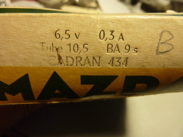 2  AMPOULES  vintage mazda  A VIS 6,5V 0,3A tube 10.5 BA9S