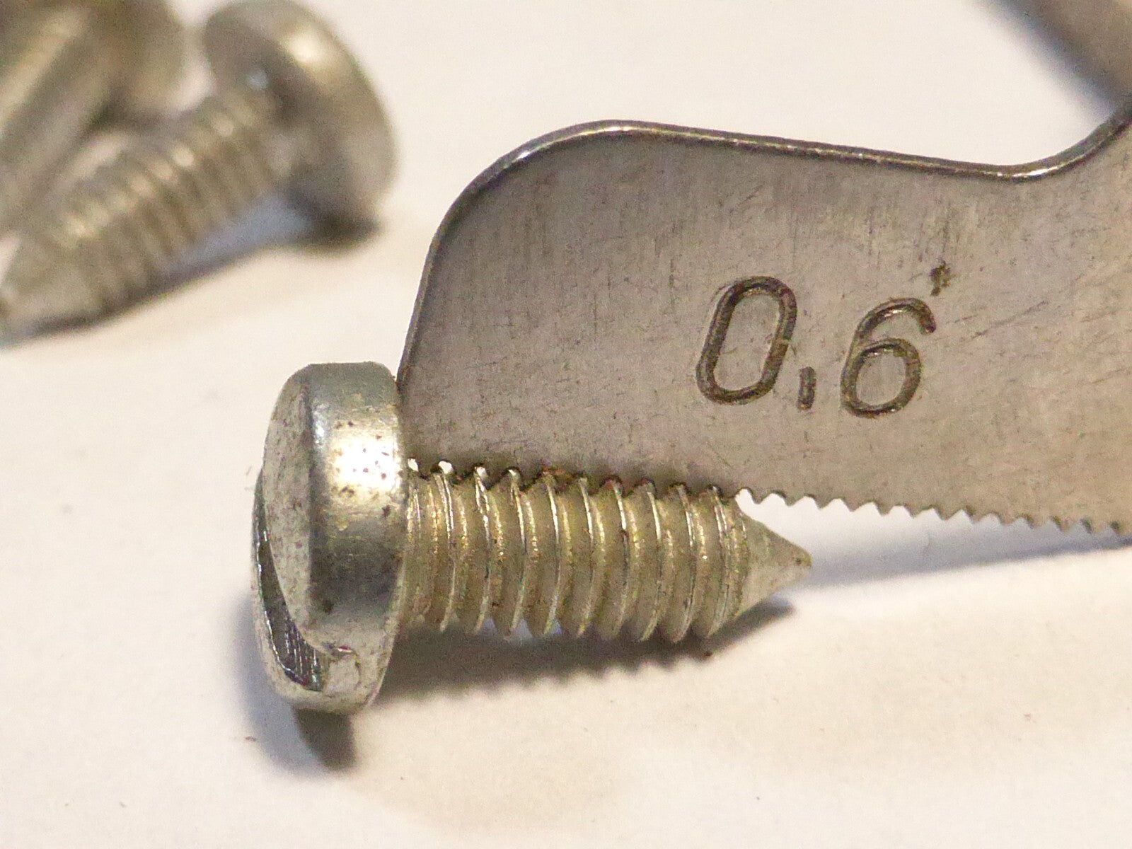 4 mini  vis fendue tète ronde   Solex velo mobylette