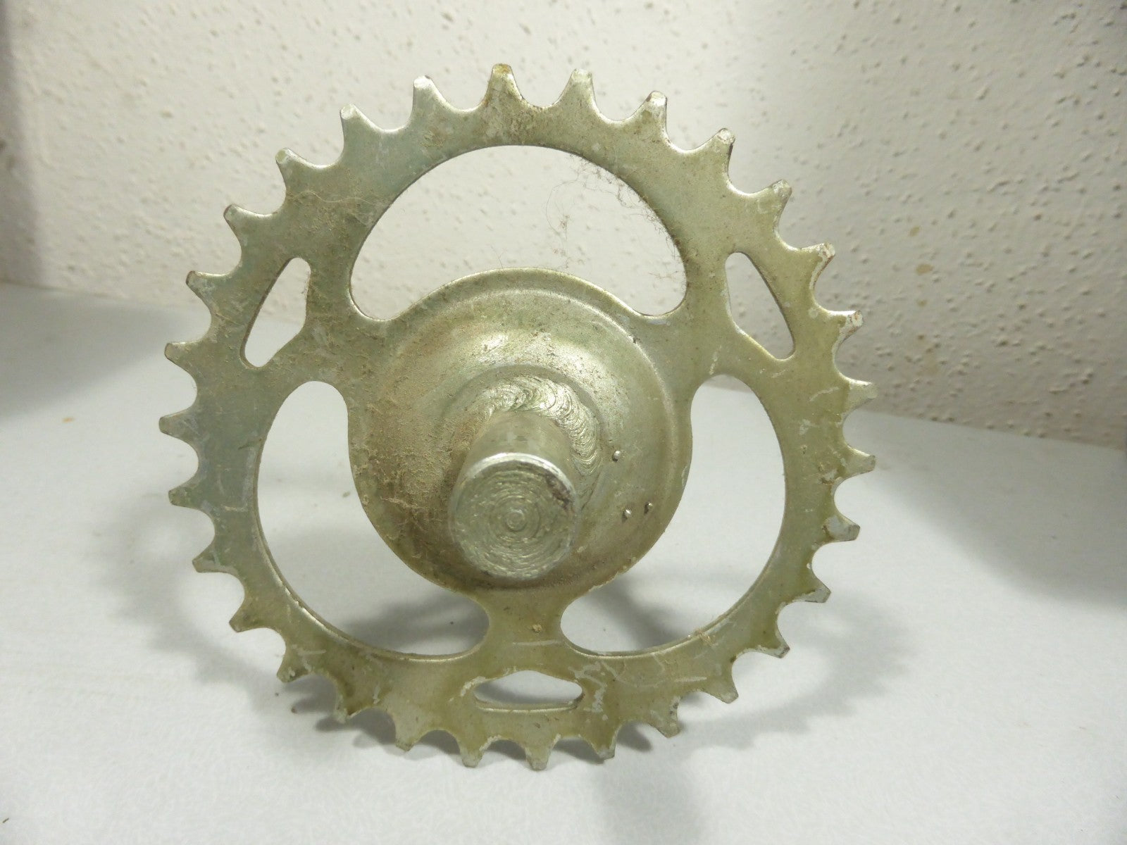 NOS Axe pédalier 30 dents 220 mm Peugeot neuf ancien stock Ø 16 mm