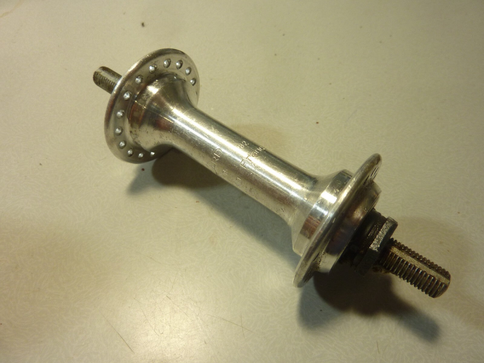 ✨ Ancien stock / NOS – Moyeu avant MAILLARD 36 trous – 1982 – Route / Piste ✨