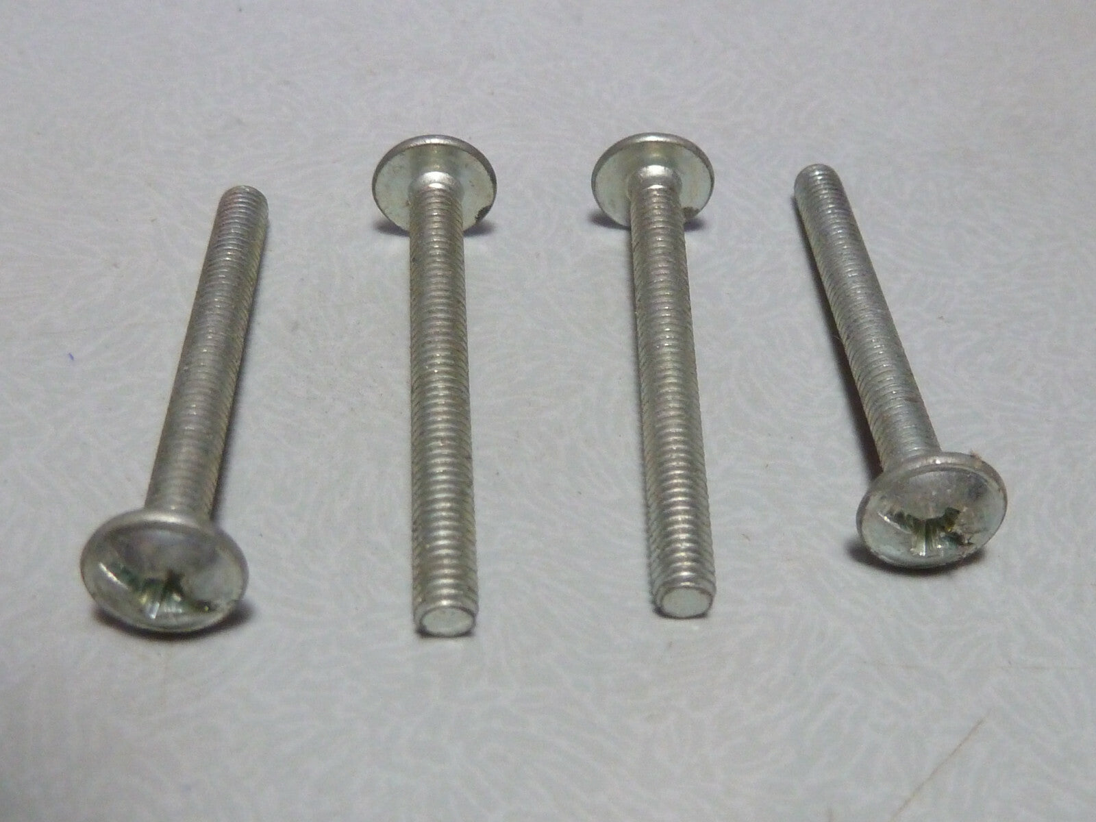 4 VIS DE POIGNEE M4 MEUBLE ACIER ZINGUE LONGUEUR 37 mm BOUTON SERRURE NEUF