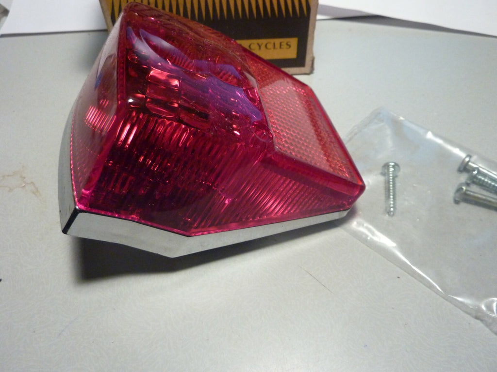 NOS seima 2063 FEU ARRIERE soubitez CYCLOMOTEUR PEUGEOT 104 NM.SCOPER V50