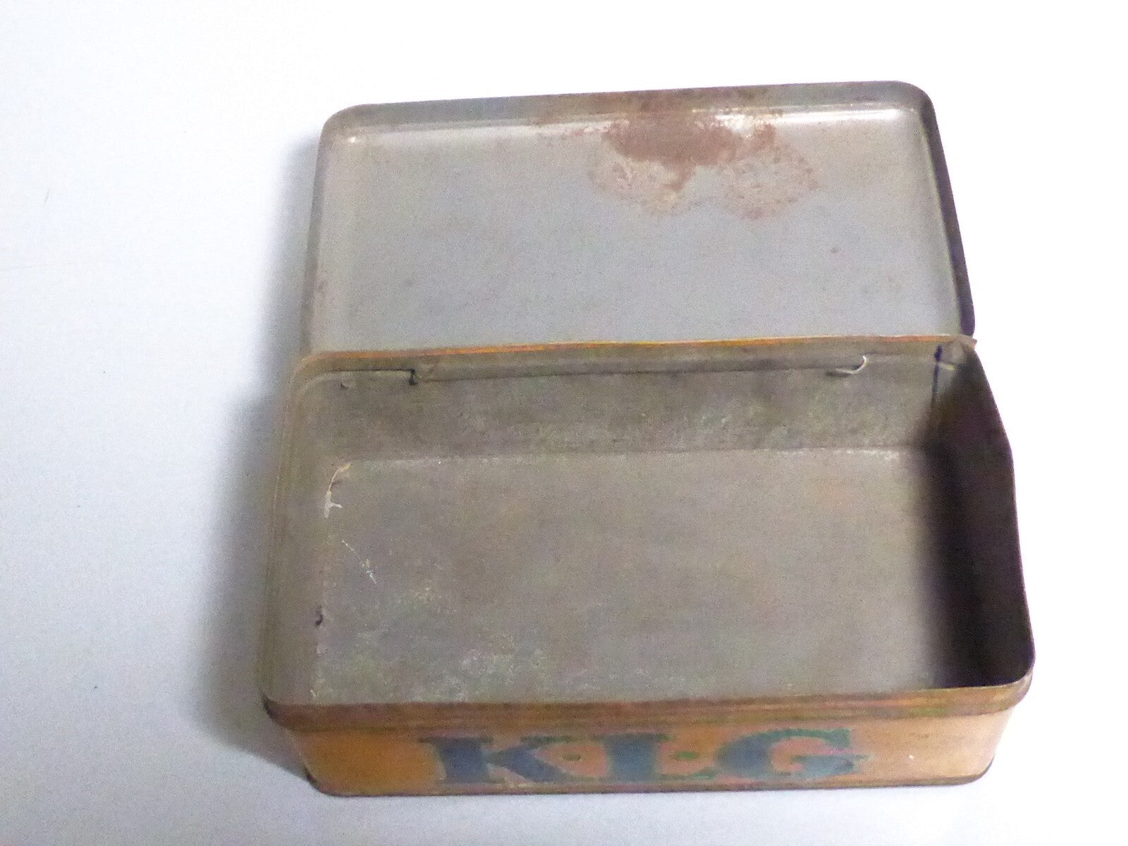 ANCIENNE BOITE TOLE PUBLICITAIRE KLG BOUGIES Mobylettes  AUTO GARAGE HUILE