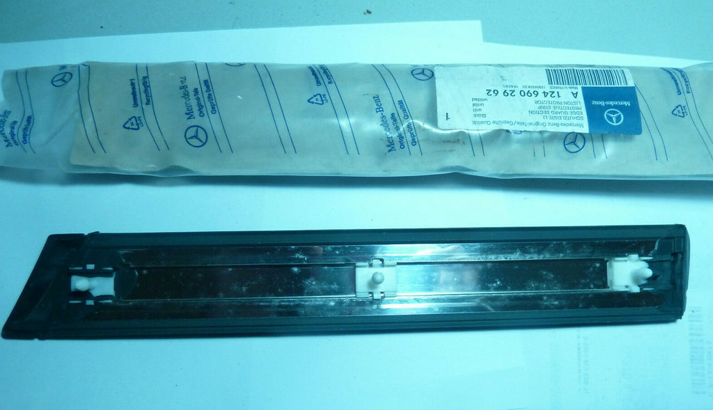 A 12469029620 Mercedes W 124 baguette cote gauche LEFT FRONT FENDER BUMPER STRIP