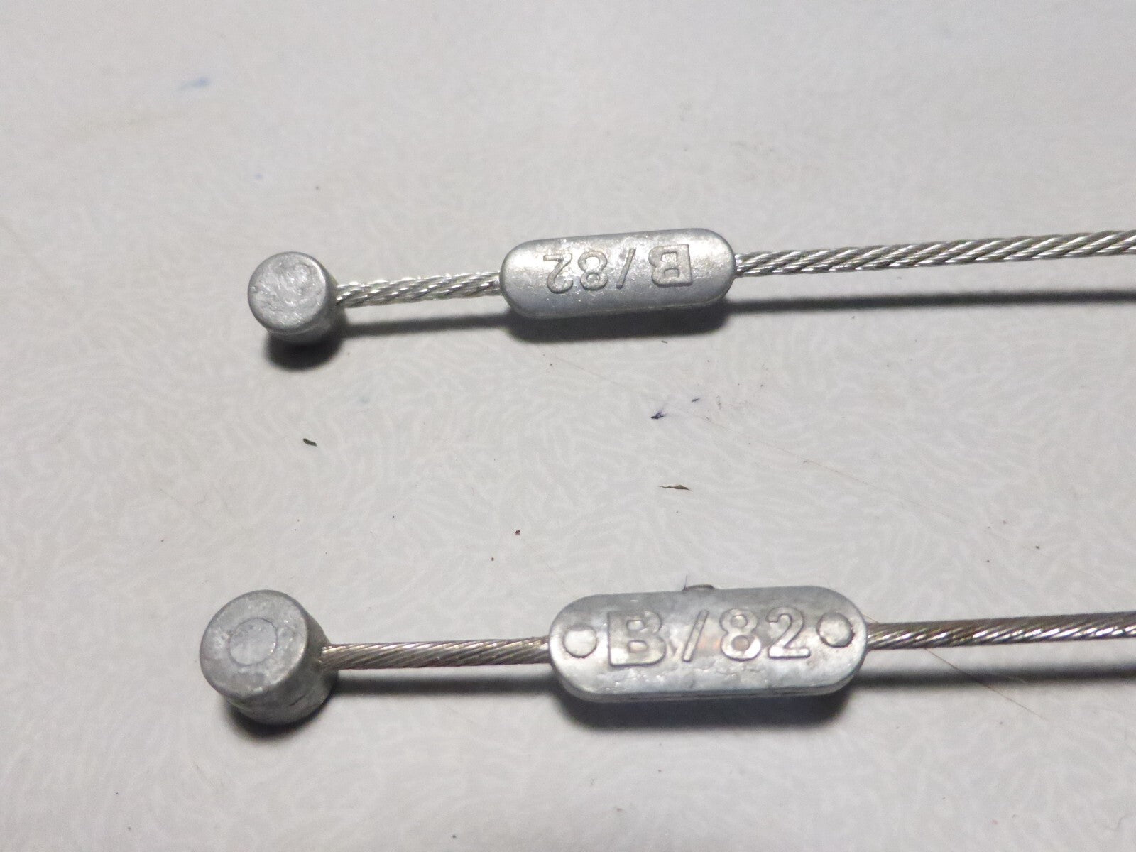 NOS Shimano étrier de câble et fil de liaison pour frein cantilever B/82 82 mm