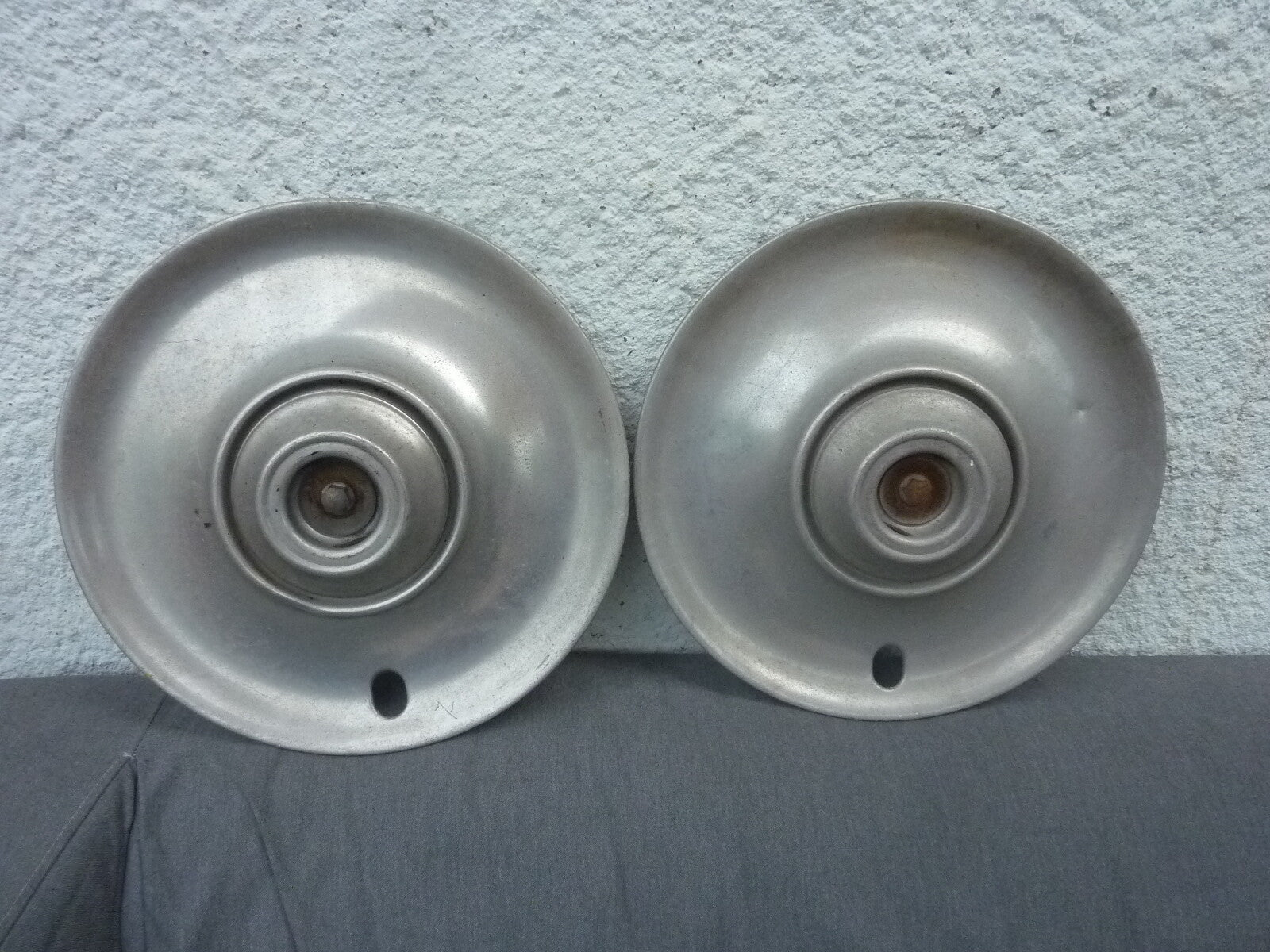 2 anciens vintage enjoliveurs Ø 390