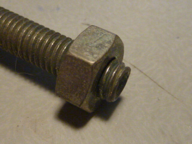NOS 1 vis  Axe de béquille  amortisseur diamètre 8mm x 90 mm motobecane ???