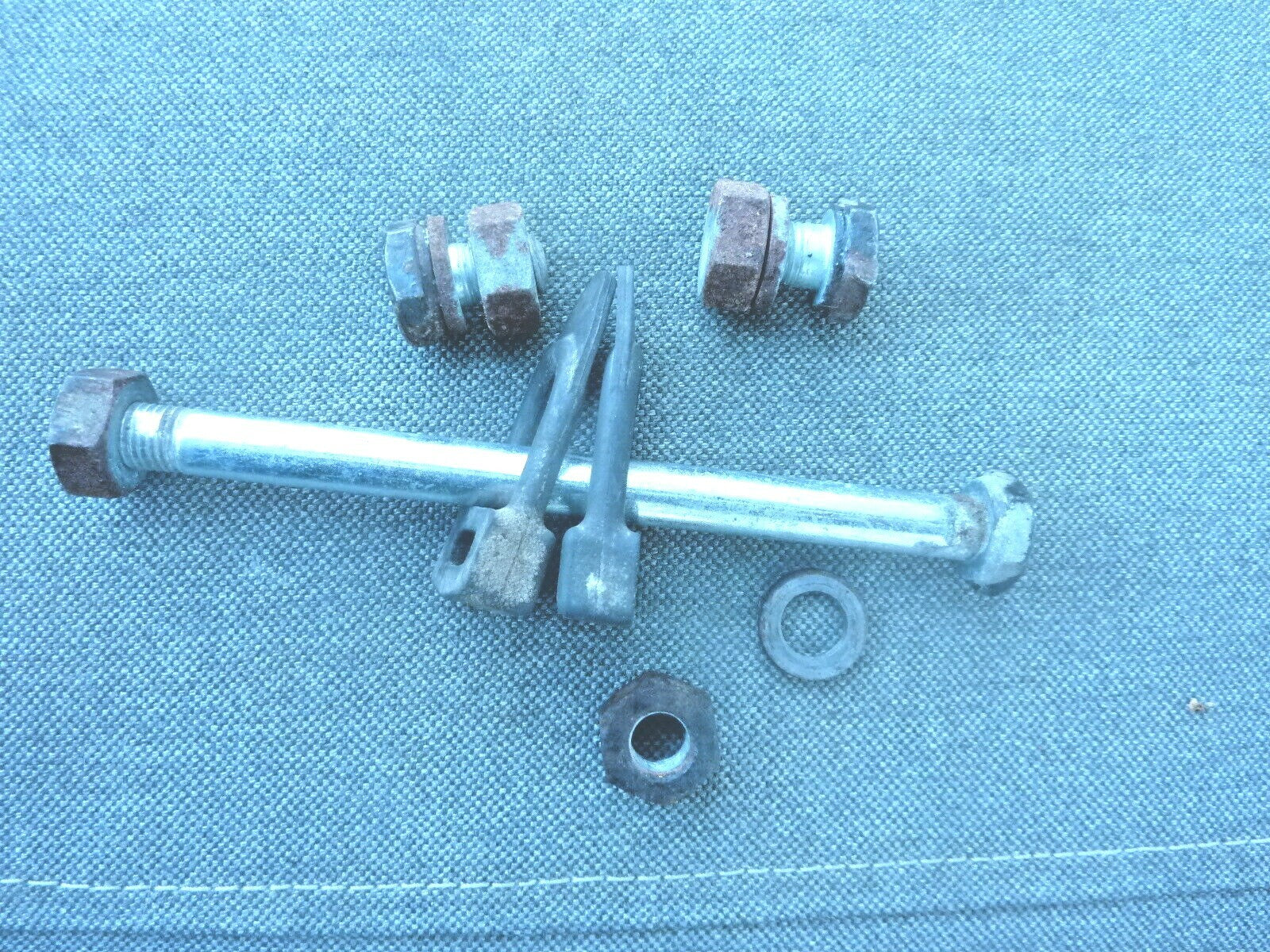 lot écrous boulons attaches  solex