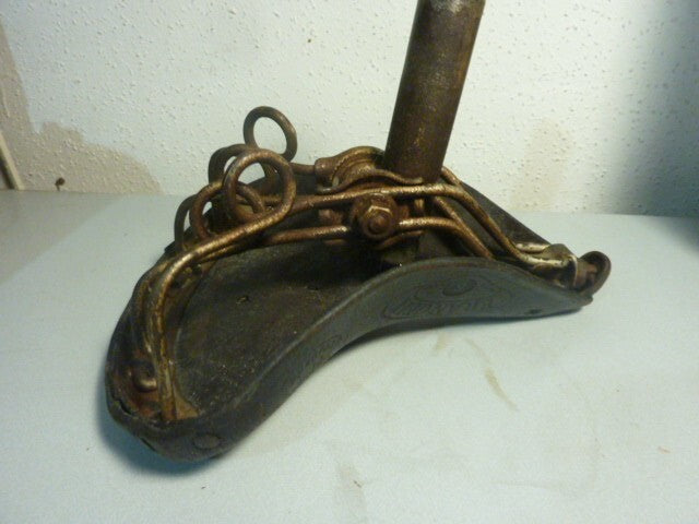 Ancienne selle vélo cuir vintage + tige de selle 25,4 mm  patine d’époque  23x20