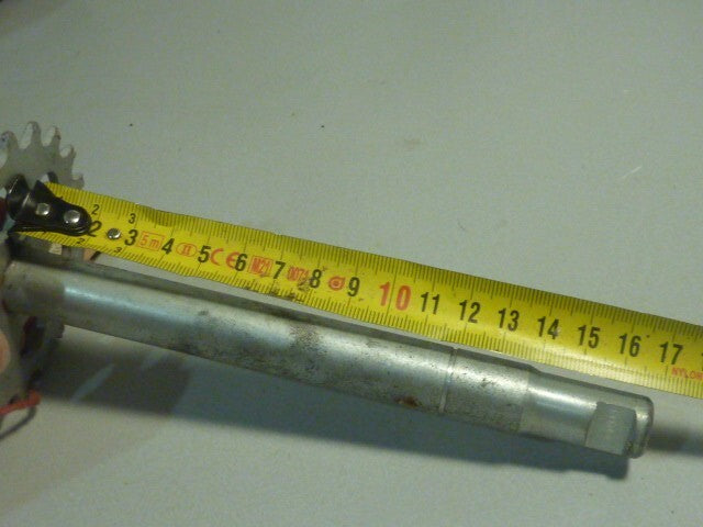 NOS axe PEDALIER ANCIEN 20 Zähne  Tretachse 20 DENTS moped altes Puch ? CIAO ?
