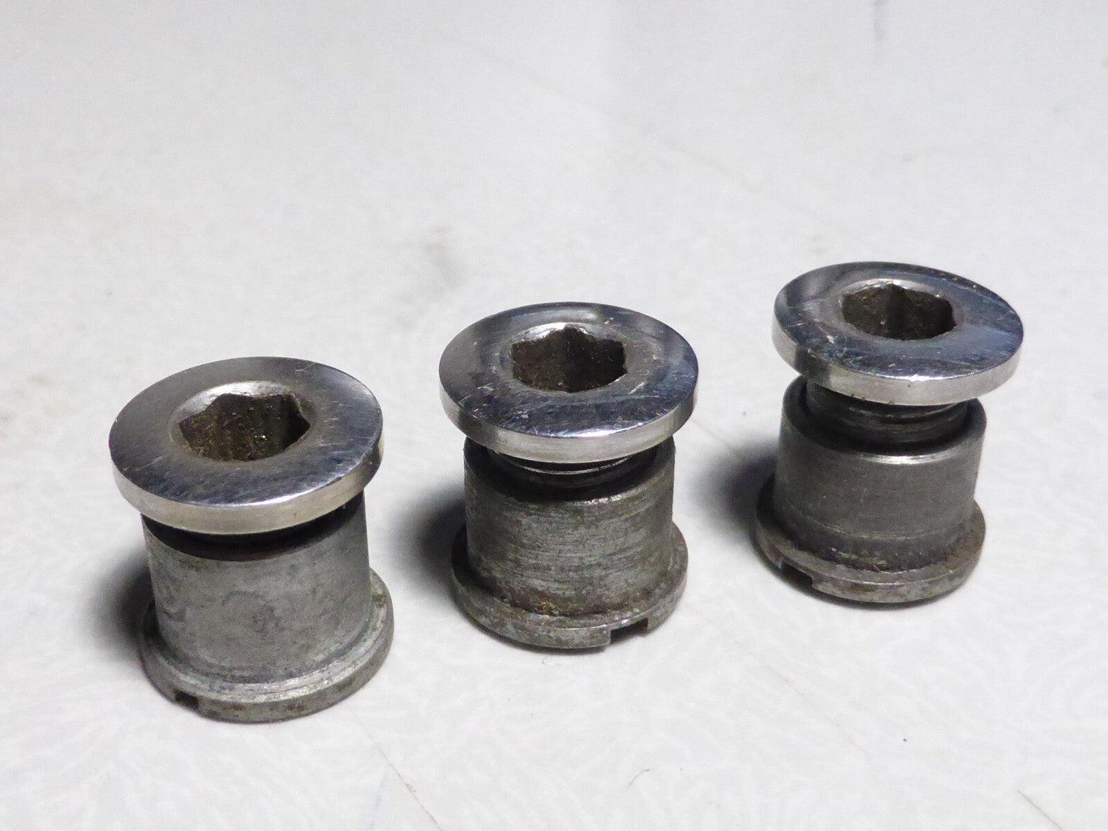 lot de 3 Vis  vélo pédalier chromé  motobecane peugeot vintage