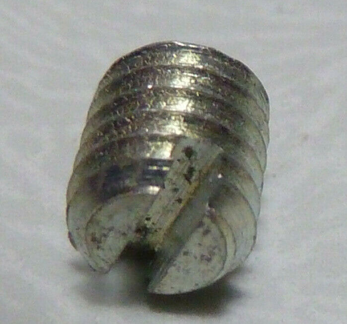 NOS 1 Vis  poignée Saker ancien stock 5x7 algi mobylette ,,,,,,