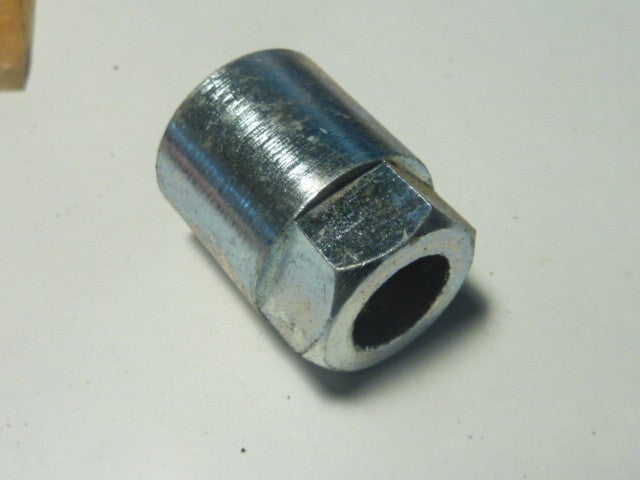 NOS neu 1 Ecrou canon d'embrayage Motobécane Mobylette 10x100