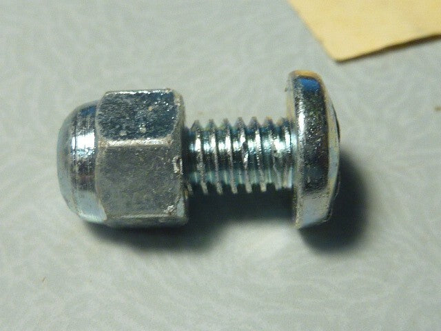 2 anciennes vis boulon  carter borgne  velo cyclomoteur mobylette vintage