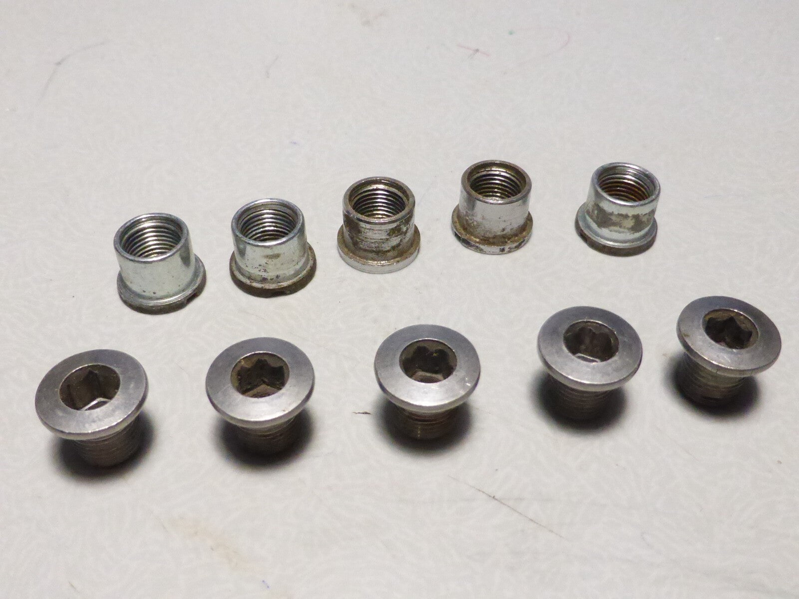 lot de 5 Vis  vélo pédalier  motobecane peugeot vintage