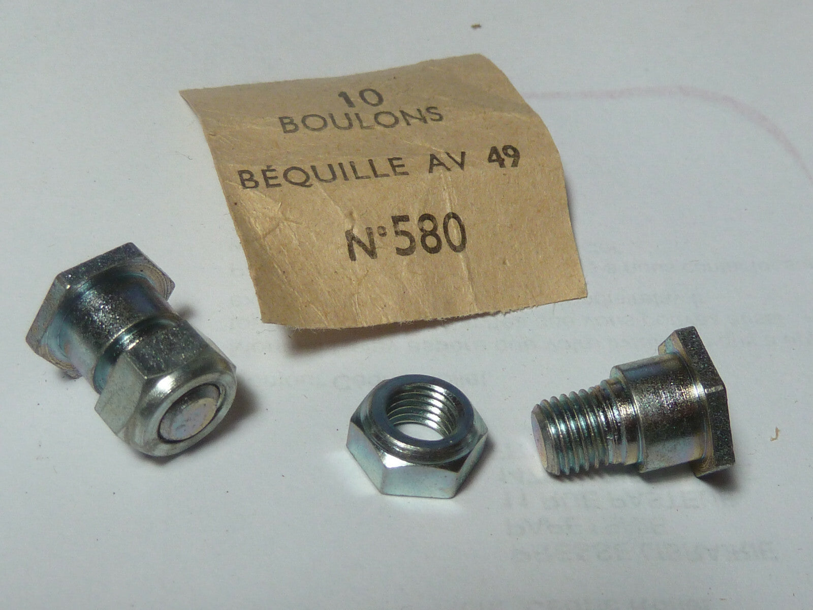 NOS neu lot de 2 MOTOBECANE AV49 BOULONS DE FIXATION BEQUILLE ancien stock AV 49
