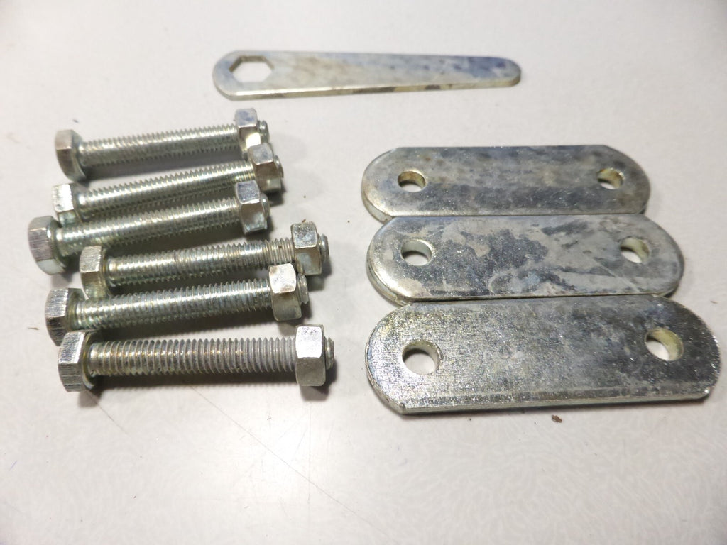 NOS pattes et vis fixation support vélo  voiture vintage